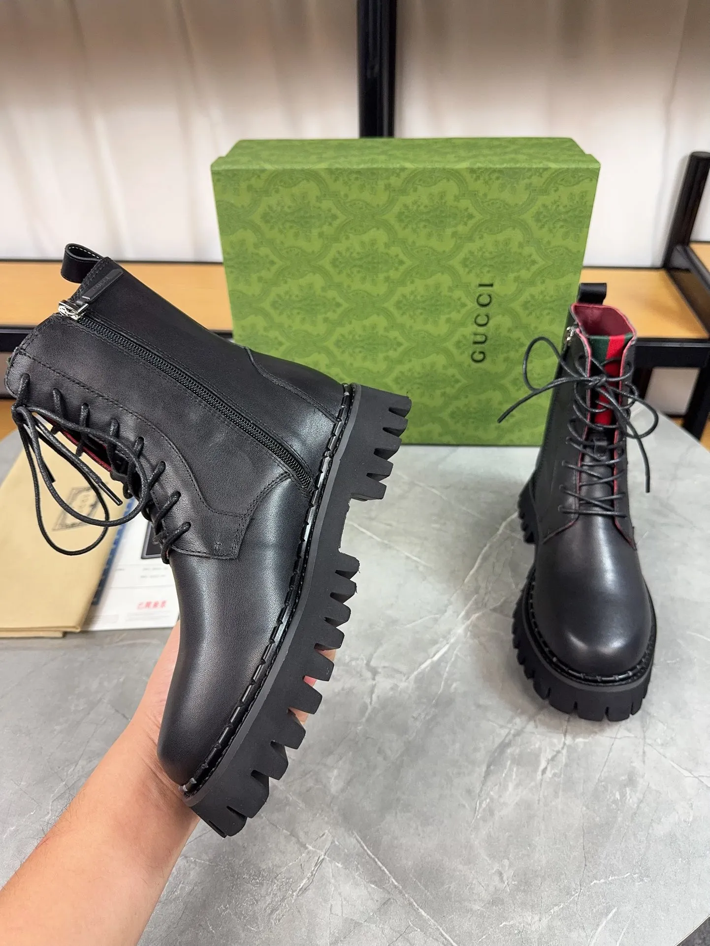 Men's shoes 💰640💰 New model from Gucci, double GG groove thick-soled loafers. The original version is made 1:1. Super beautiful quality, classic model at the counter. ❶Upper: original open-edge beaded cowhide ❷Inner lining: water-dyed cowhide ❸Feet: water-dyed cowhide ❹Outsole: ultra-light original sole ❺Thick sole heightening: 3.5cn ❻Packing: original packaging ❼Number: 35-42 (41 41 customized, non-refundable) Men's model: 38-46 (45, 46 customized, non-returnable)